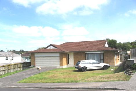 Photo of property in 4 Strabo Place, Windsor Park, Auckland, 0632