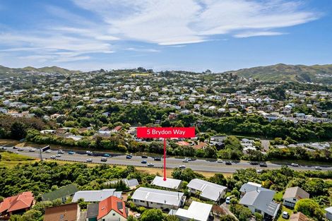 Photo of property in 5 Brydon Way, Paparangi, Wellington, 6037