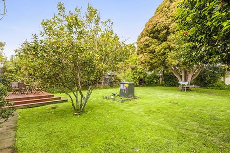 Photo of property in 15 Walton Avenue, Waikanae, 5036