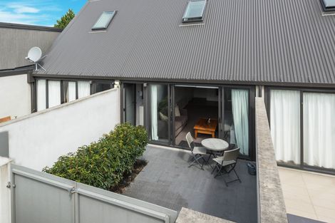 Photo of property in 9/20 North Avon Road, Richmond, Christchurch, 8013