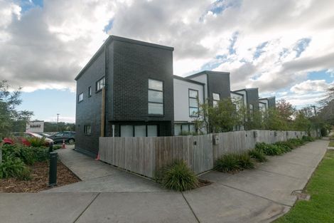 Photo of property in 125d Woodglen Road, Glen Eden, Auckland, 0602