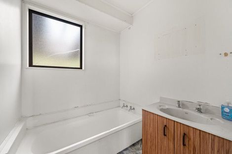 Photo of property in 14 Rehia Road, Massey, Auckland, 0614