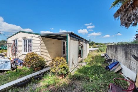 Photo of property in 18 Cedar Heights Avenue, Massey, Auckland, 0614