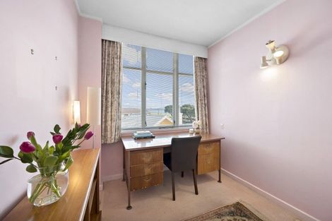 Photo of property in Rona House, 33 Rimu Street, Eastbourne, Lower Hutt, 5013