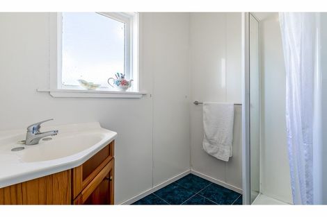 Photo of property in 11 Archlynn Road, Kelston, Auckland, 0602