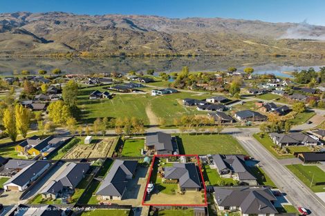 Photo of property in 32 Stratford Drive, Mount Pisa, Cromwell, 9383