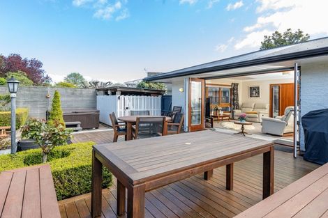 Photo of property in 2/19 Raxworthy Street, Ilam, Christchurch, 8041