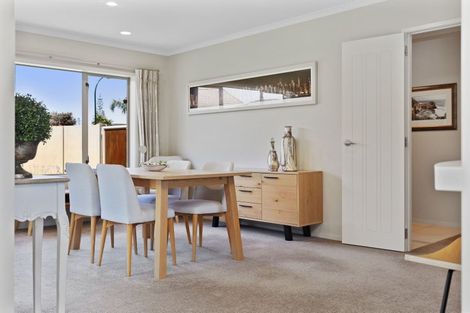 Photo of property in 8 Paul Close, Papamoa Beach, Papamoa, 3118