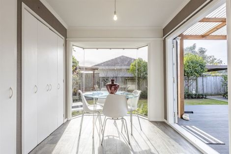 Photo of property in 43 Manapouri Crescent, Hokowhitu, Palmerston North, 4410