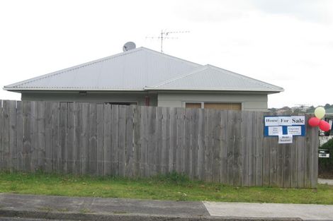 Photo of property in 1/12 Edgeworth Road, Glenfield, Auckland, 0629
