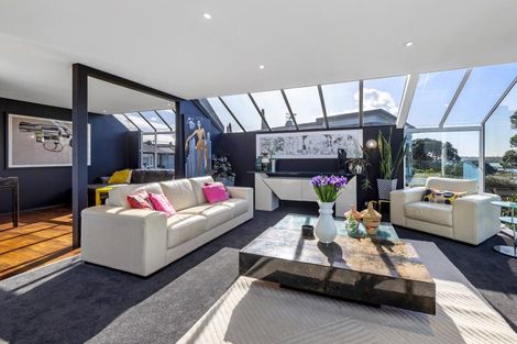 Photo of property in 2/81 Sylvan Avenue, Northcote, Auckland, 0627