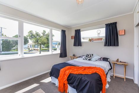 Photo of property in 32 Highbury Drive, Levin, 5510