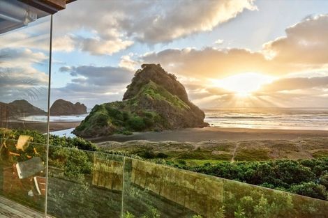 Photo of property in 24 Garden Road, Piha, 0772