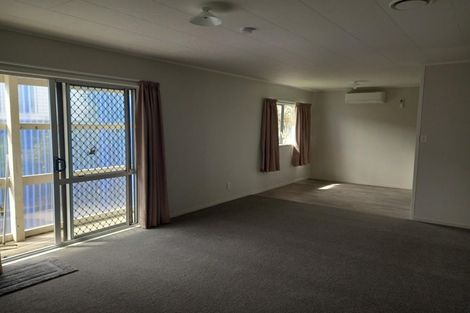 Photo of property in 6 Balwyn Place, Clendon Park, Auckland, 2103