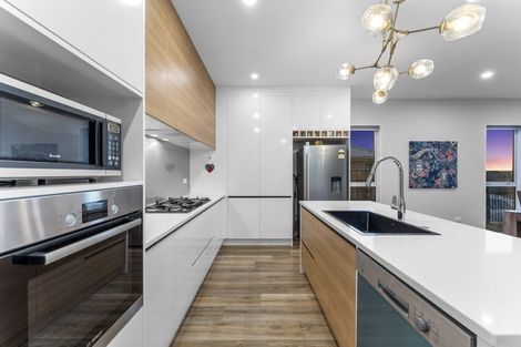 Photo of property in 10 Barrique Road, Kumeu, 0810