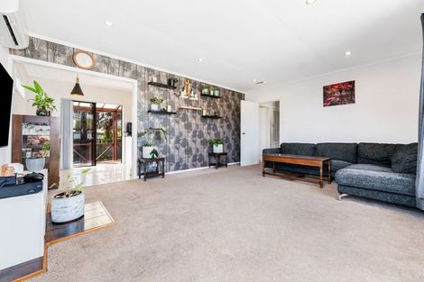 Photo of property in 9 Garelja Road, Henderson, Auckland, 0612
