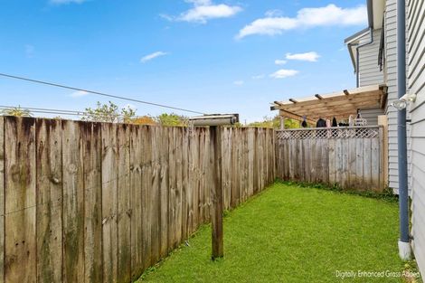 Photo of property in 4/36 West Coast Road, Glen Eden, Auckland, 0602