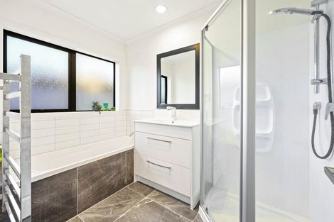 Photo of property in 4 Shankill Place, East Tamaki, Auckland, 2013