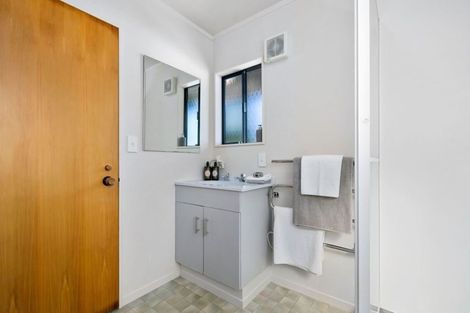 Photo of property in 2/69a Chivalry Road, Glenfield, Auckland, 0629