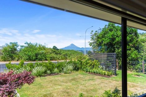 Photo of property in 4 Golf Course Lane, Waiwhakaiho, New Plymouth, 4312