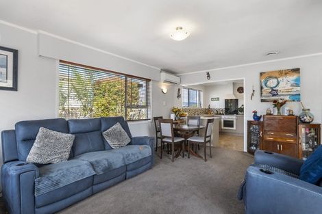 Photo of property in 2/38 Blacklock Avenue, Henderson, Auckland, 0612