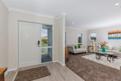 Photo of property in 18 Syd Grant Crescent, Orewa, 0931