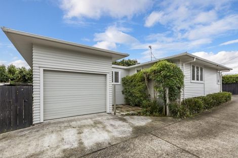 Photo of property in 22 Karamu Street, Te Atatu Peninsula, Auckland, 0610