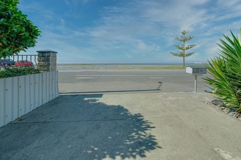 Photo of property in 98 The Esplanade, Westshore, Napier, 4110