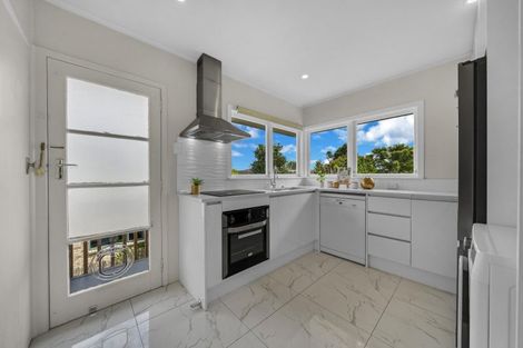 Photo of property in 4/38 Old Lake Road, Narrow Neck, Auckland, 0624