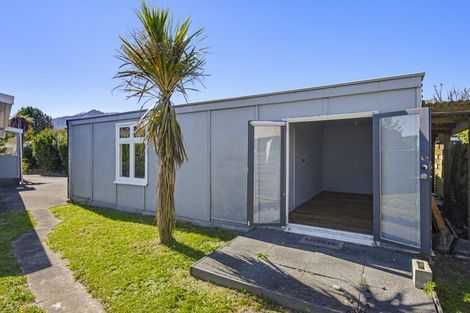 Photo of property in 32 Sylvan Avenue, Waikanae, 5036