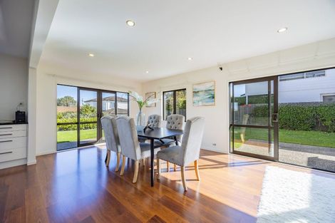 Photo of property in 13 Knightsbridge Drive, Forrest Hill, Auckland, 0620