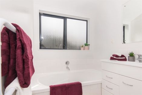 Photo of property in 2 Comber Place, Johnsonville, Wellington, 6037