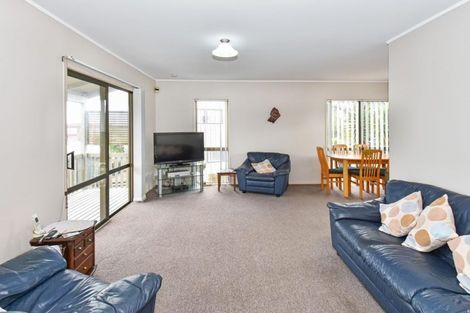 Photo of property in 8 Kaanapali Place, Wattle Downs, Auckland, 2103