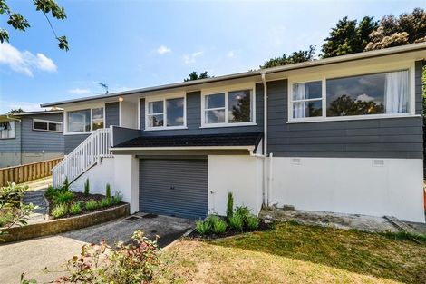 Photo of property in 70 Chilcott Road, Henderson, Auckland, 0612