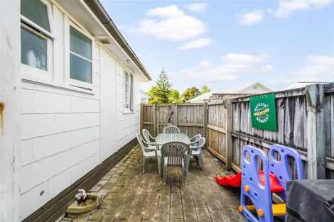 Photo of property in 22 Sare Crescent, Fairfield, Hamilton, 3214