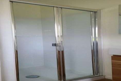 Photo of property in 17 Pipitea Place, Massey, Auckland, 0614