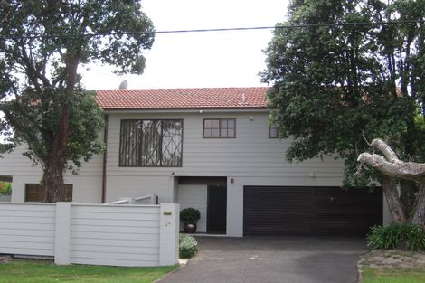 Photo of property in 1/1 Braemar Road, Castor Bay, Auckland, 0620