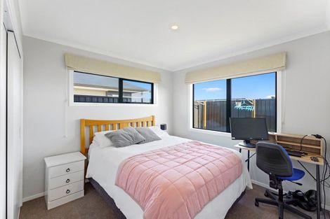 Photo of property in 24 Enereta Road, Otaki, 5512