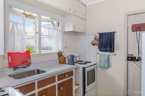 Photo of property in 118 Whangaparaoa Road, Red Beach, 0932