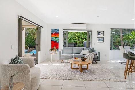 Photo of property in 24 Santa Cruz Drive, Shamrock Park, Auckland, 2016