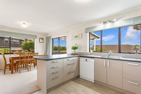 Photo of property in 15 Tatyana Place, Massey, Auckland, 0614