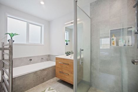 Photo of property in 9 Whata Street, Clarks Beach, 2122