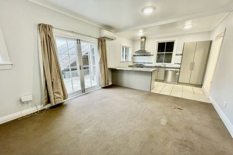 Photo of property in 73 Majoribanks Street, Mount Victoria, Wellington, 6011