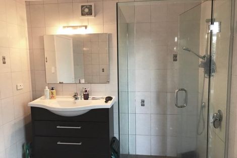 Photo of property in 74 Motu Road, Kumeu, 0891