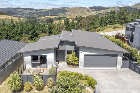 Photo of property in 154 Endeavour Drive, Whitby, Porirua, 5024