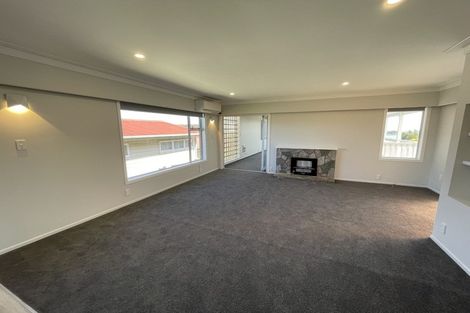 Photo of property in 27 Mana View Road, Paremata, Porirua, 5026