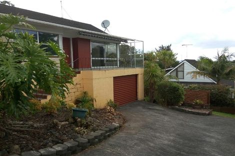 Photo of property in 2/59 Pupuke Road, Birkenhead, Auckland, 0627