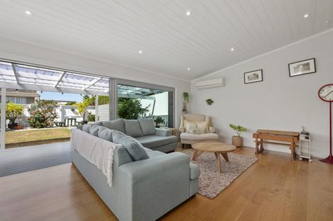Photo of property in 51 Milford Road, Milford, Auckland, 0620