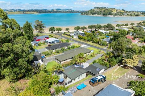 Photo of property in 10 Regent Street, Whakapirau, Maungaturoto, 0583