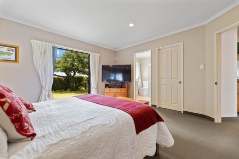 Photo of property in 43 Kinder Street, Acacia Bay, Taupo, 3330